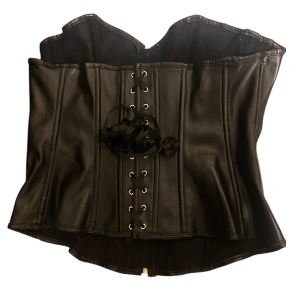 Women’s black faux leather Halter top /vest. zips and laces. Sexy and 🔥 … - Picture 6 of 6